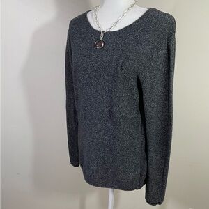 H & M zz med sweater in a black heather rounded neckline